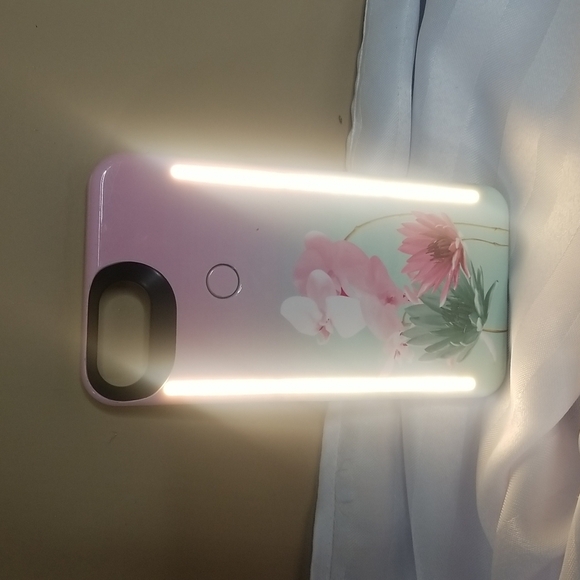 LUMEE LIMITED EDITION DOU SELFIE LED CASE FOR IPHONE 8 PLUS - Picture 6 of 7